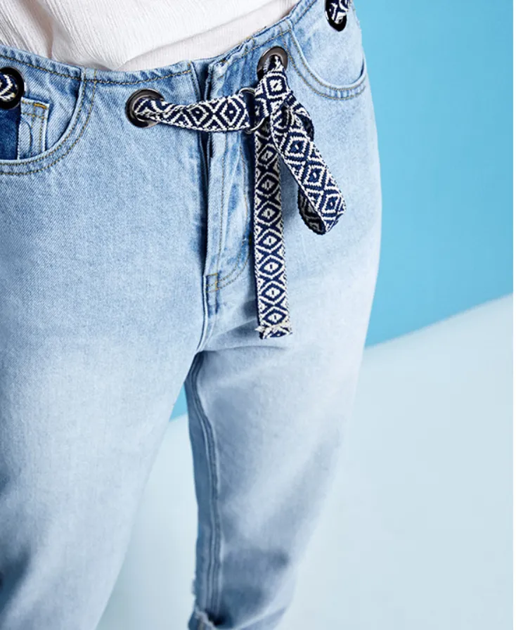 ARTKA HIGH RISE MOM JEANS IN LIGHT BLUE