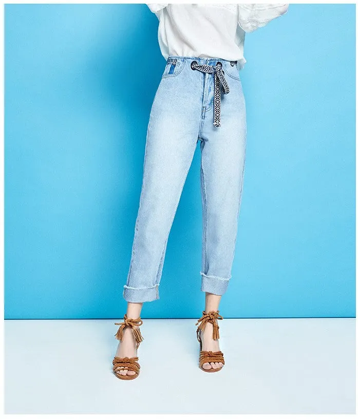 ARTKA HIGH RISE MOM JEANS IN LIGHT BLUE