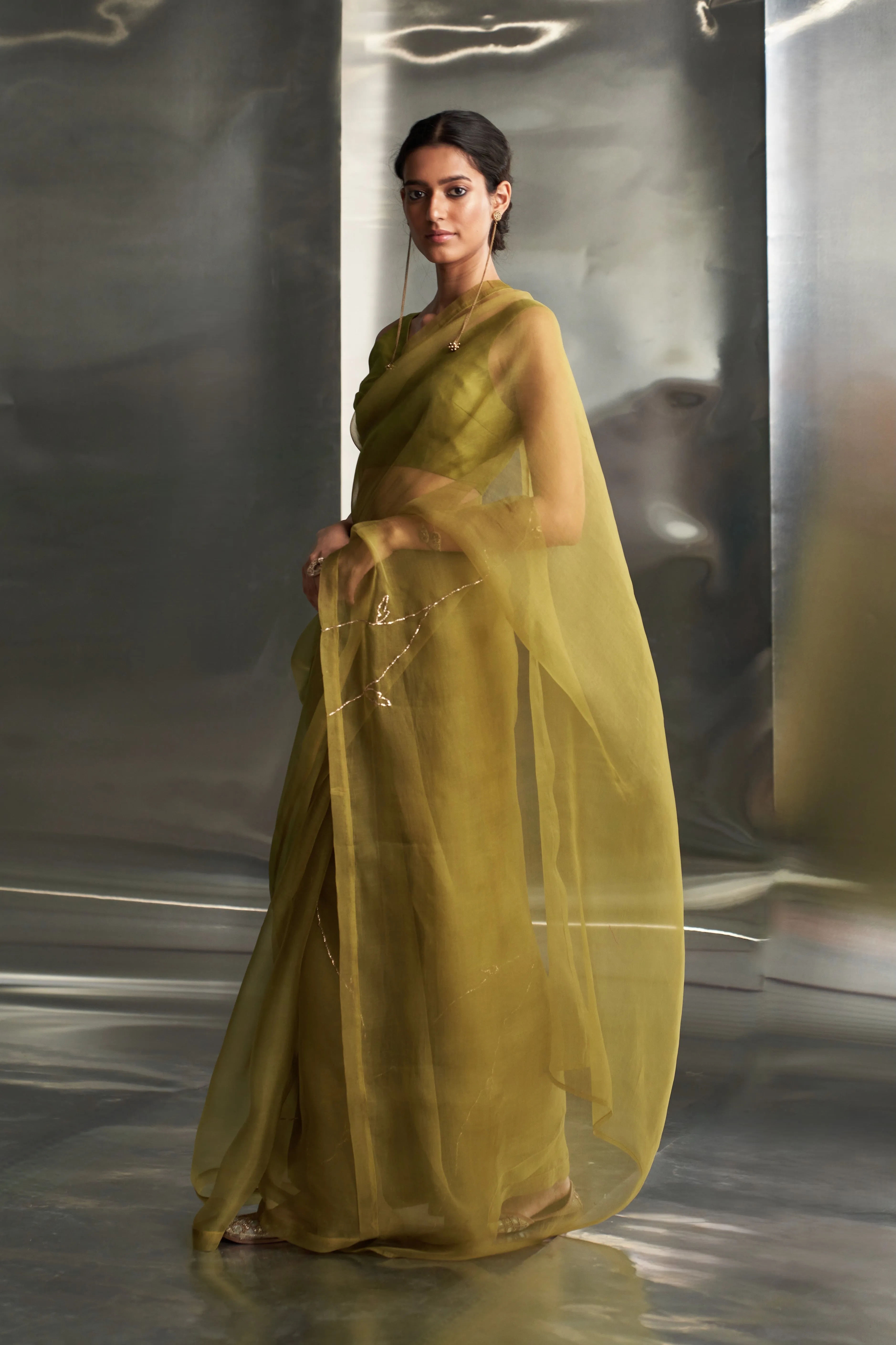 Berry Green Saree With Sleeveless Blouse