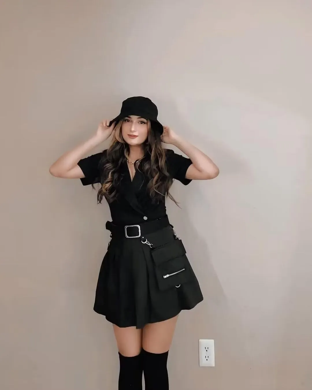 Ruolai Women's High Waist Leather Skater Skirt Black A-line Pleated Mini Skirts Classic Stretchy